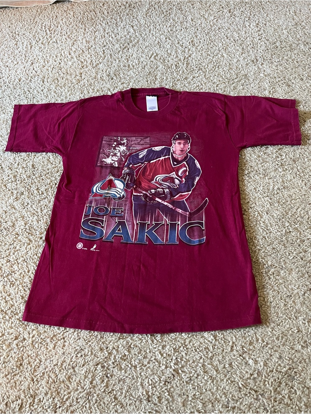 Joe Sakic Colorado Avalanche NHL Vintage Graphic Tee - Maroon